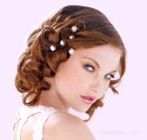 ucesy_strihy_polodlouhe_vlasy-13-300x285